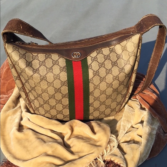 Gucci Handbags - Gucci Supreme GG Bag